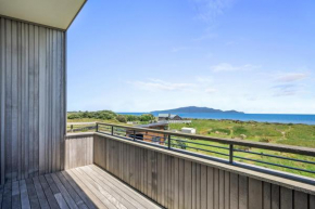 Sunset Over Kapiti - Waikanae Holiday Home